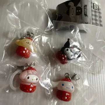 산리오 캐릭터즈 딸기 메지루시 액세서리