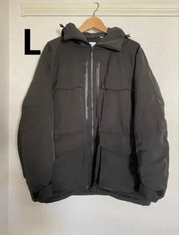 화이트 마운티니어링 유니클로 하이브리드 다운 오버사이즈 파카