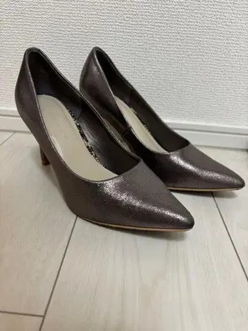 러그나무 문 메탈릭 그레이 스틸레토 하이힐