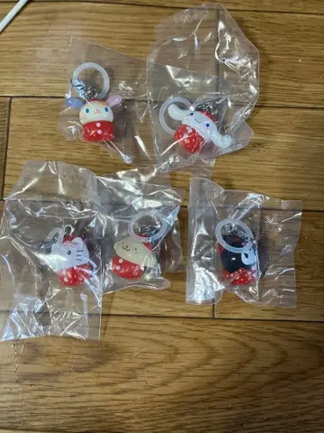 산리오 캐릭터즈 딸기 메지루시 액세서리 5개 세트