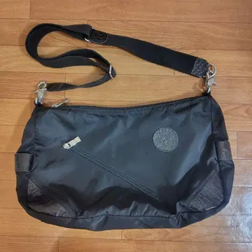 오로비안코 숄더백 올 블랙 실베스트라 별주 컬러