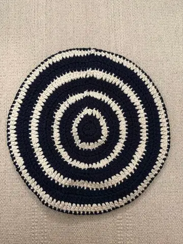 네이비와 아이보리 스트라이프 베레모