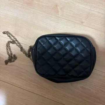 블랙 퀼팅 숄더백