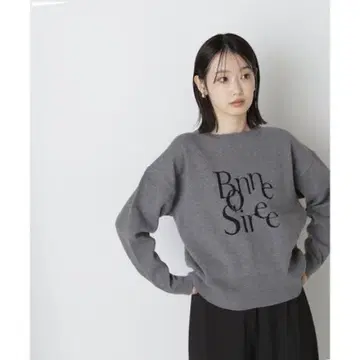 내추럴 뷰티 베이직 자카드 로고 니트 상의 스웨터