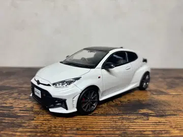 GR 야리스 색상 견본