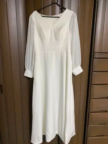 화이트 드레스 13호 A라인 2차 모임 사진 웨딩