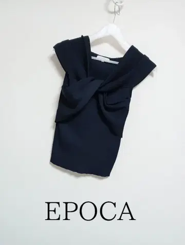 EPOCA 프론트 트위스트 슬리브리스 니트