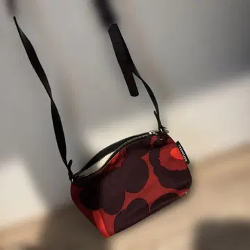 marimekko 빨강 검정 꽃무늬 숄더백