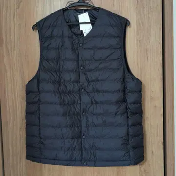 택 포함 새상품 유니클로 퍼프 테크 컴팩트 베스트 M 남성용