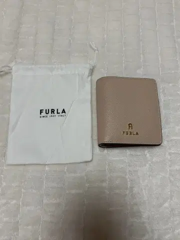 FURLA 베이지 접이식 지갑