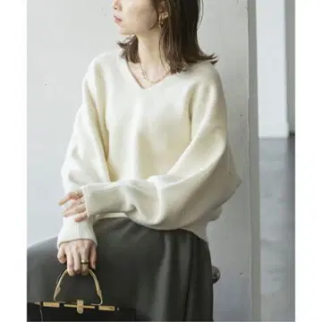 노블 캐시미어 울 숏 V넥 풀오버 니트