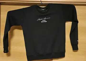 아사쿠라 미쿠루 블랙 로고 자수 크루넥 트레이닝복