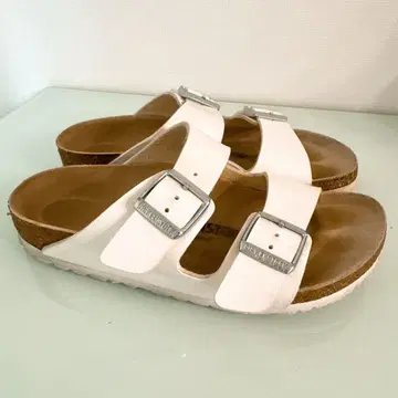 BIRKENSTOCK 화이트 더블 스트랩 샌들 35