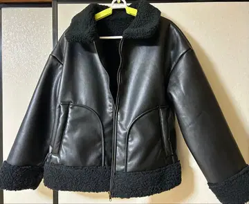 블랙 가죽 자켓 보아 카라 부착