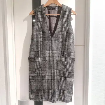 DoCLASSE 하운드투스 슬리브리스 무릎 기장 원피스 울