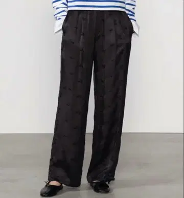 TICCA 플라워 자수 새틴 팬츠