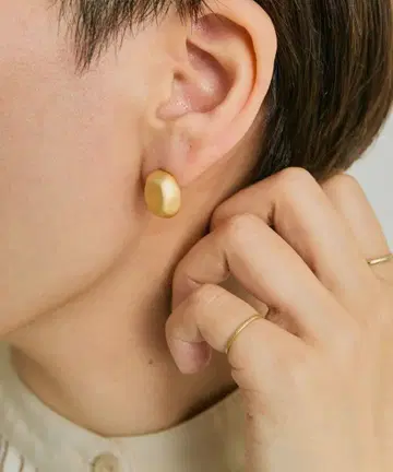새상품 [ ear PAPILLONNER ] 매트 자갈 귀걸이