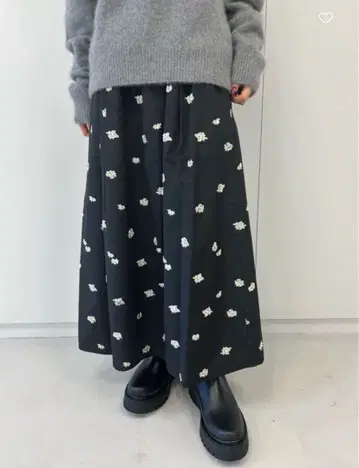 미사용 새상품 BEAUTY&YOUTH 플라워 자카드 스커트