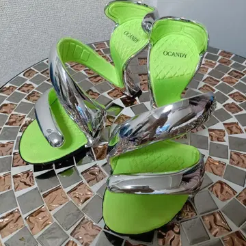 OCANDY 크로스 스트랩 샌들 그린/실버