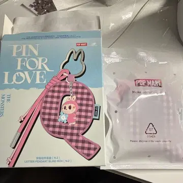 POP MART PIN FOR LOVE PENDANT Q