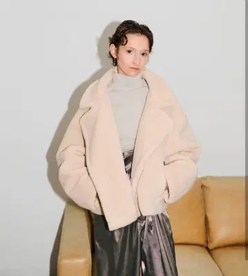 [ AIC ] 테디 보아 볼륨 숏코트