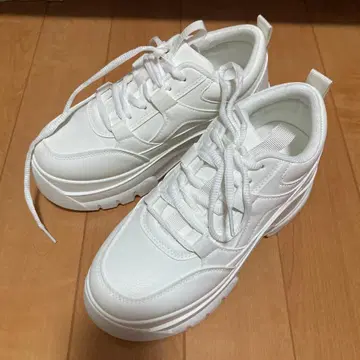 화이트 통굽 스니커즈