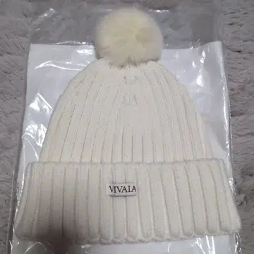 VIVAIA 폼폼 포함 화이트 니트 모자