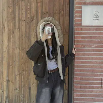 퍼 달린 보아 자켓