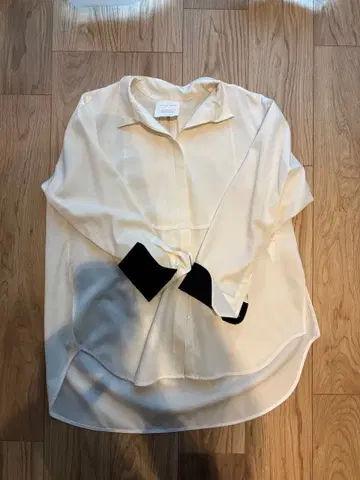 UNITED TOKYO 아이보리 긴팔 셔츠