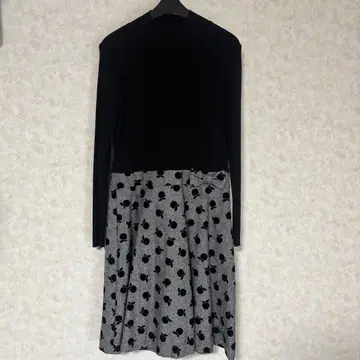 갤러리 비스콘티 사과 패턴 니트 원피스 블랙 컬러 새상품급