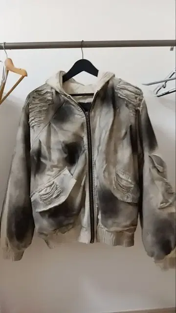 [ XU ] 데미지 가공 후드 부착 점퍼