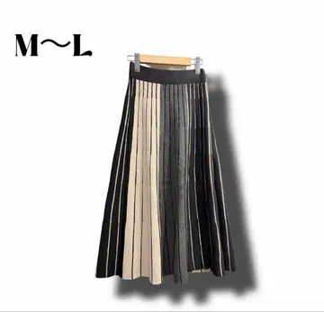 슬림해 보이는 배색 니트 플리츠 스커트