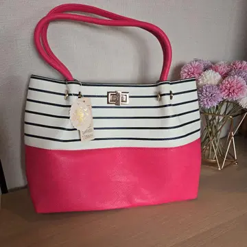 [미사용] 스트라이프 디자인의 핑크 토트백