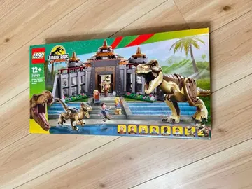 LEGO 쥬라기 월드 비지터 센터: T-렉스와 랩터의 습격
