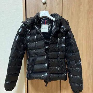 MONCLER 블랙 다운 자켓 후드 부착