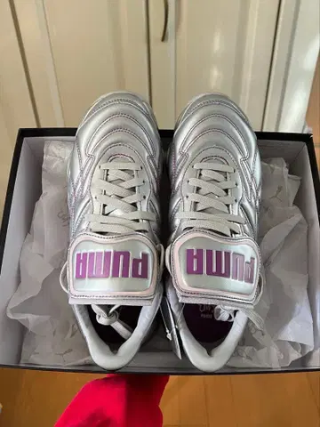 [ 초레어 ] DuaLipa x PUMA 실버 스니커즈 25.5cm