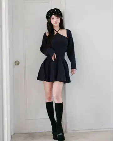 다리치 Darich 홀터 플레어 니트 미니 원피스