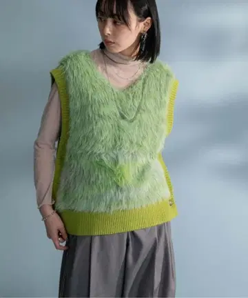 새상품 이번 시즌 Eimee Law 흐릿한 롱 샤기 크롭 베스트