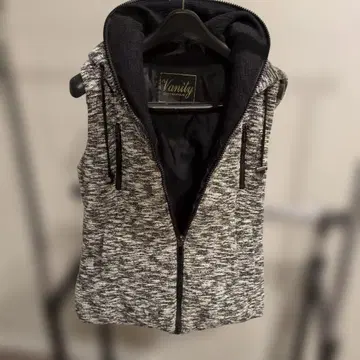 Vanity Glamorous 후드 부착 다운 베스트