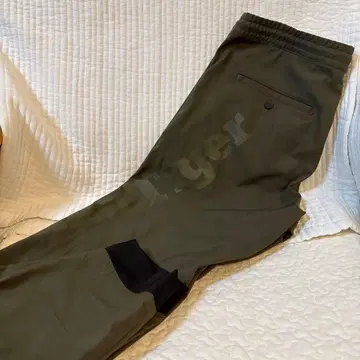 오니츠카타이거 팬츠 카키 S사이즈