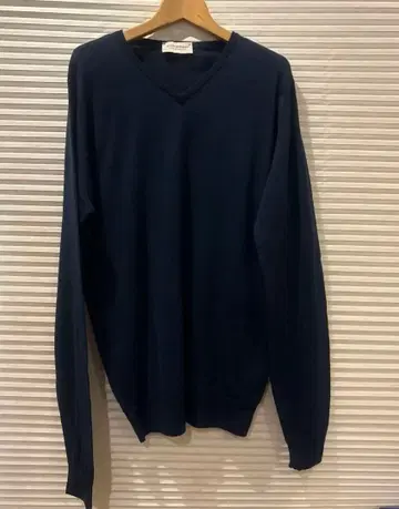 JOHN SMEDLEY 네이비 V넥 스웨터