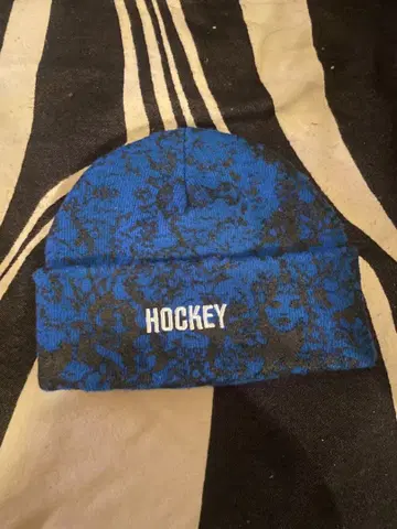 HOCKEY 자수 파랑 니트 모자