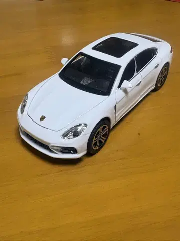 포르쉐 미니카 화이트 선루프 포함 라이트 포함