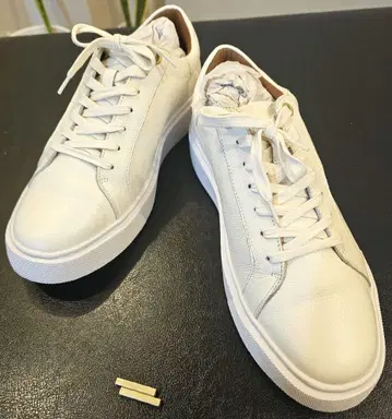 새상품급 AOURE DEVICE1 가죽 스니커즈 화이트 27.5cm