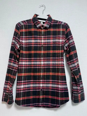 TAKEO KIKUCHI 긴팔 셔츠 블랙과 레드 체크 무늬