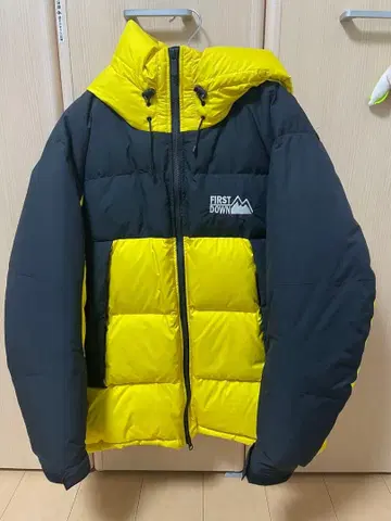 FIRST DOWN 후드 부착 다운 자켓 차콜 [ L 사이즈 ]