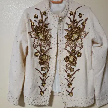 화이트 꽃무늬 비즈 자수 가디건