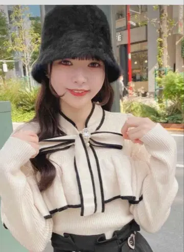 로지타 리본 포함 프릴 니트 스웨터