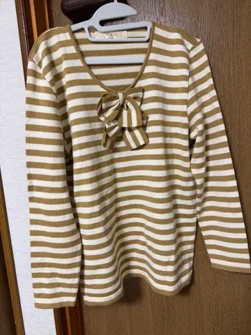 [ 핑크하우스 INGEBORG ] 스트라이프 V넥 니트 긴팔