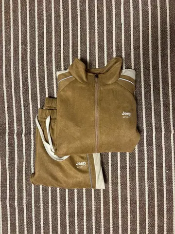 Jeep 브라운 트랙 자켓 셋업